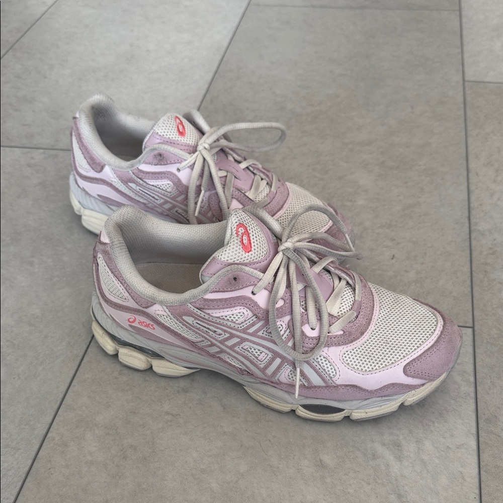 ASICS Women's Lavender and White Athletic Shoes- men’s 7.5/ woman’s 9